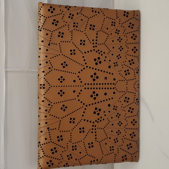 NWOT BCBG Max Azria Harlow Envelope Camel Clutch - Picture 4 of 9